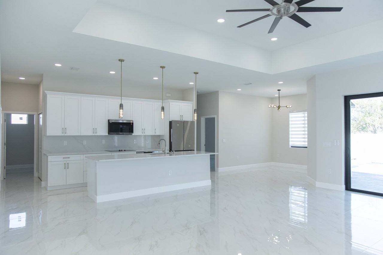 2217 Ne 15th Ter - Photo 6 of 44