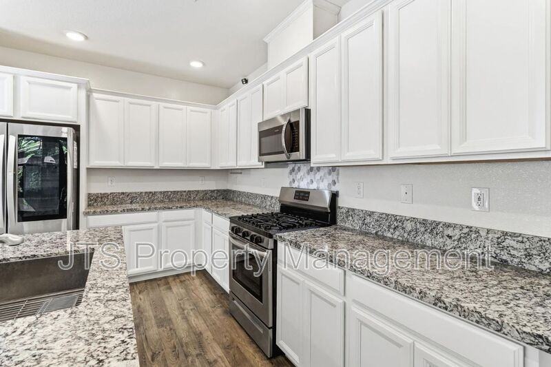 3949 Aristotle Cir - Photo 5 of 40