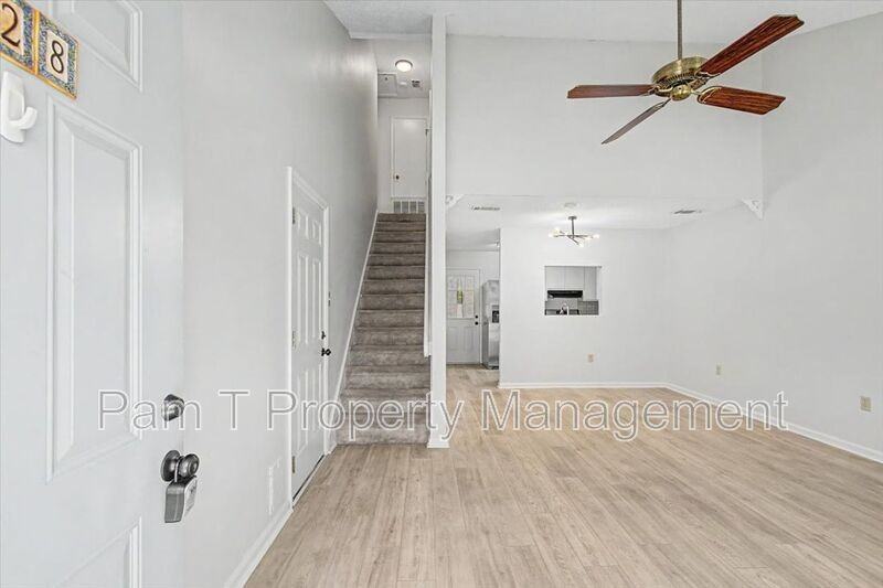 128 Fox Chase Rd - Photo 4 of 21