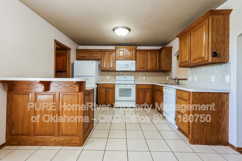 11101 Sw 6th St - Photo 3 of 22
