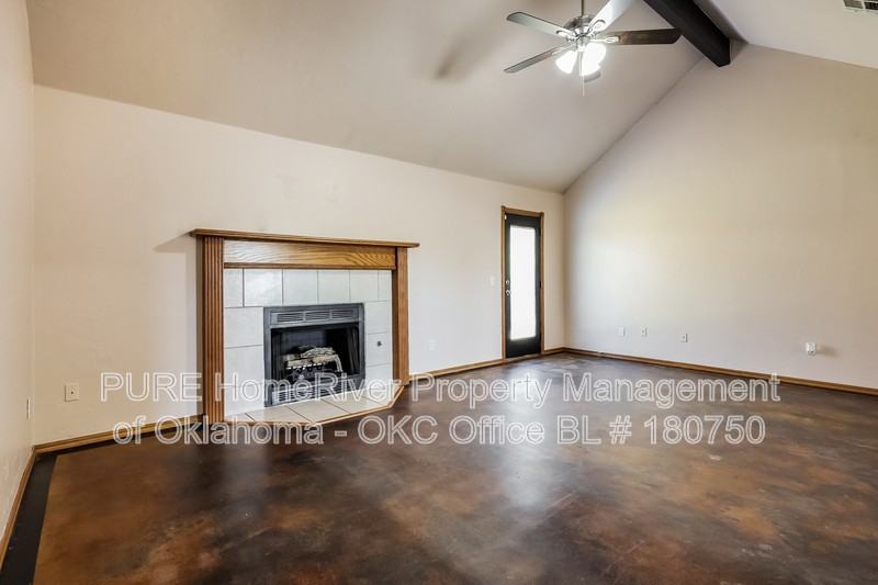 11101 Sw 6th St - Photo 4 of 22