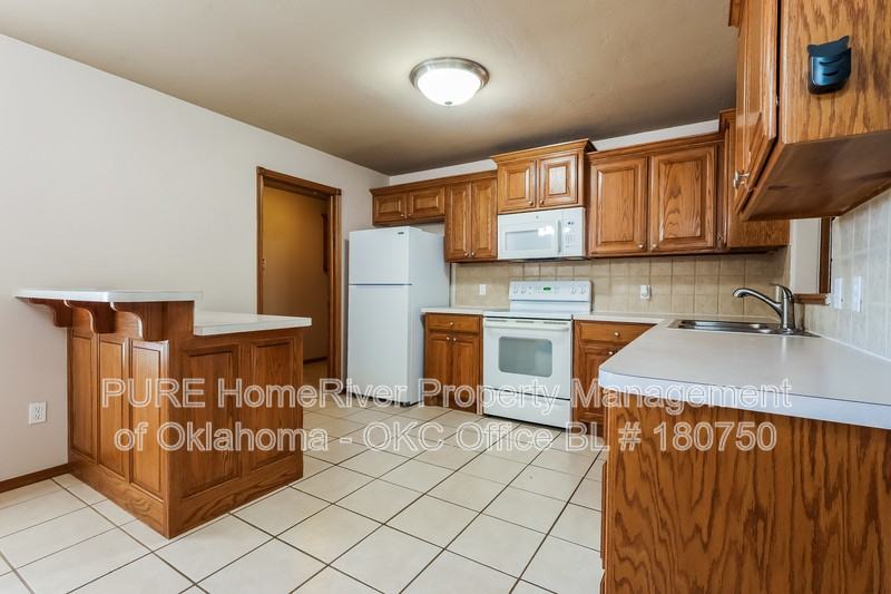 11101 Sw 6th St - Photo 5 of 22
