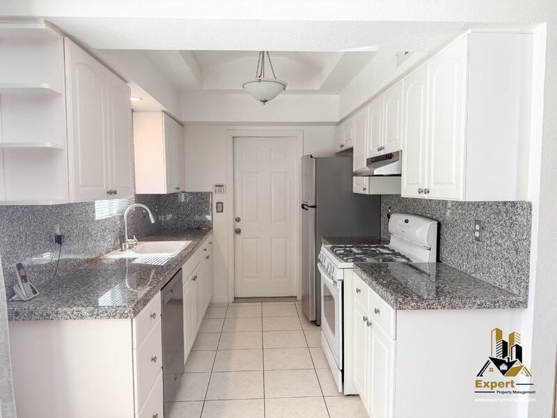 5620 Greenacres Way - Photo 4 of 11
