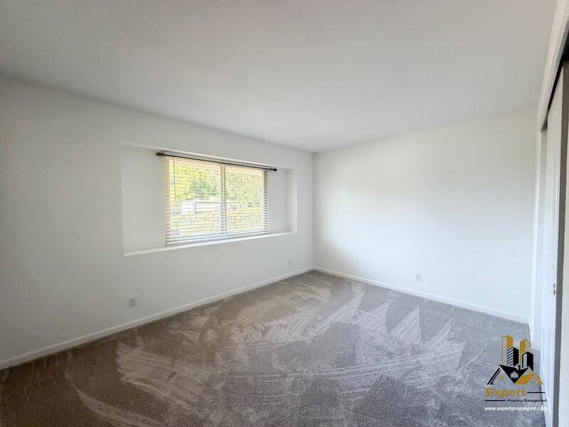 5620 Greenacres Way - Photo 6 of 11
