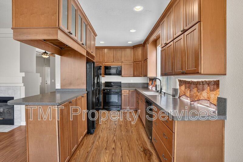 8874 Mandalay Way - Photo 4 of 28
