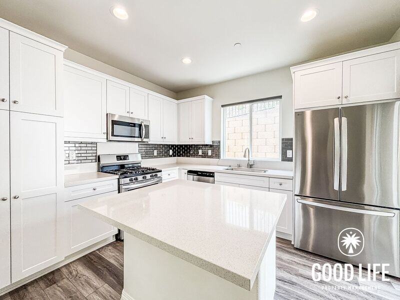 1892 Olivia St - Photo 2 of 32