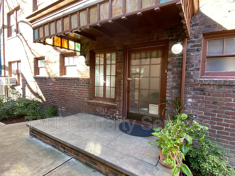 1019 H St - Photo 2 of 2
