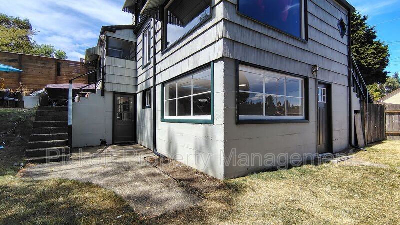 4121 D St #B - Photo 2 of 14