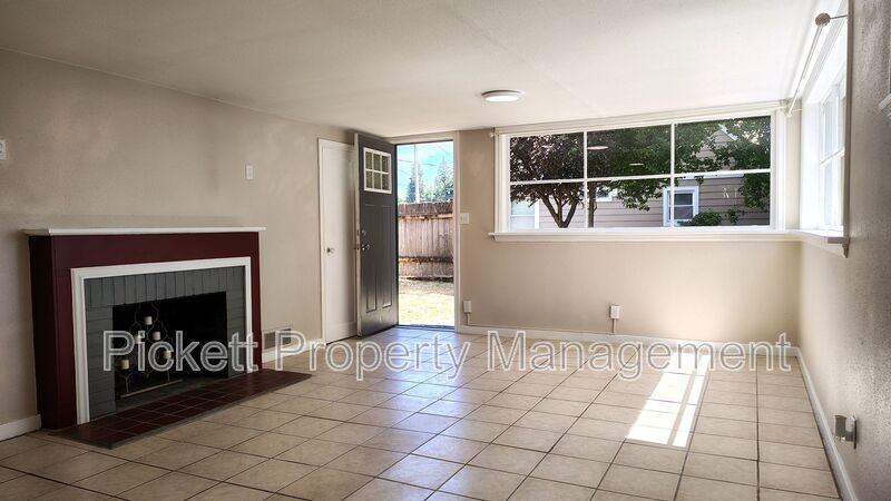 4121 D St #B - Photo 5 of 14