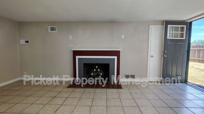 4121 D St #B - Photo 6 of 14