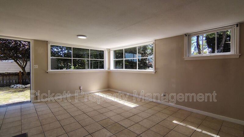 4121 D St #B - Photo 7 of 14