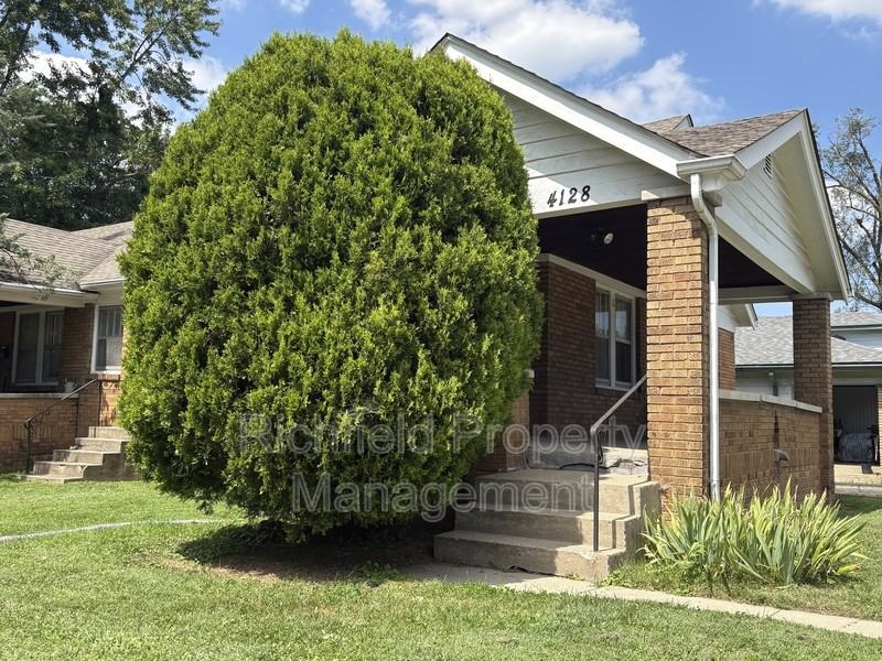 4124 E 11th St - Photo 2 of 19
