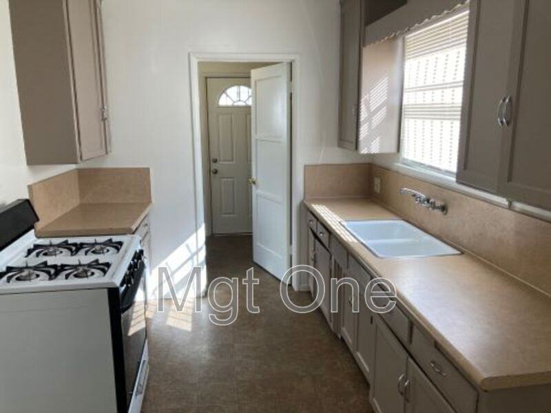 4406 Kansas Ave - Photo 3 of 42