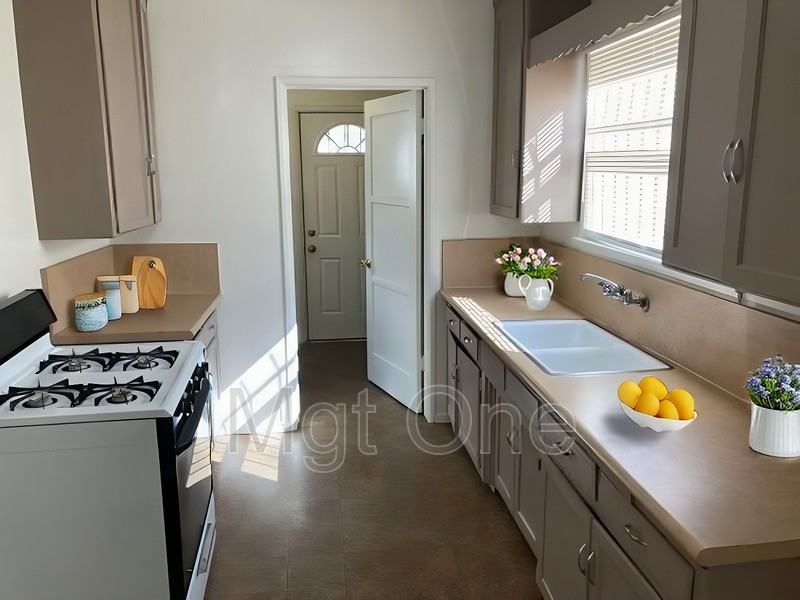 4406 Kansas Ave - Photo 5 of 42