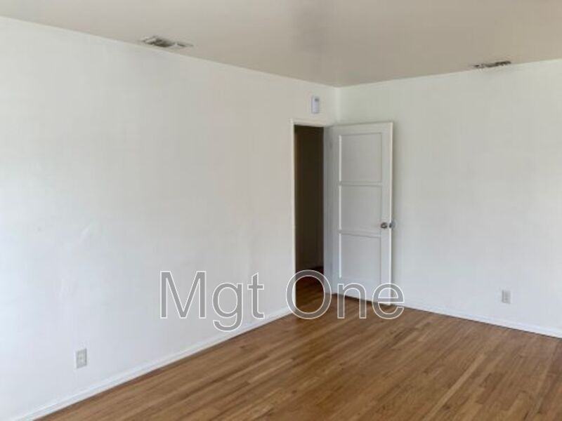 4406 Kansas Ave - Photo 7 of 42