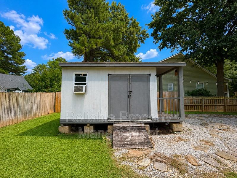 100 Longneedle Ct - Photo 2 of 25