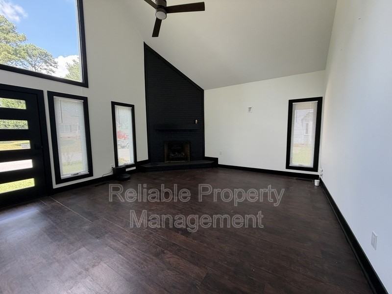 100 Longneedle Ct - Photo 3 of 25