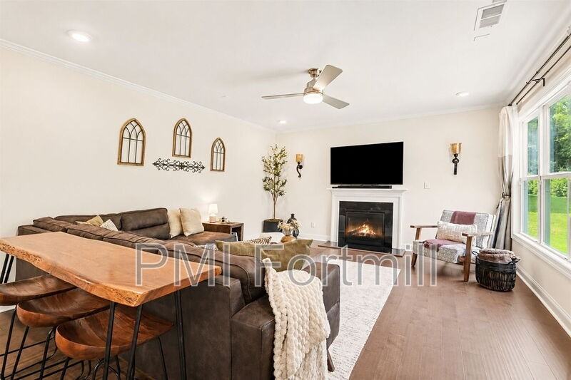 2218 Idol Rock Dr - Photo 7 of 46