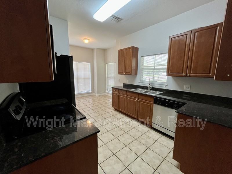 8202 Downpatrick Ct #1 - Photo 5 of 32