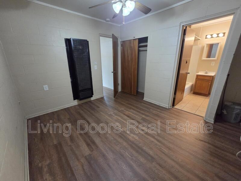 4119 S 46th St - Photo 4 of 8