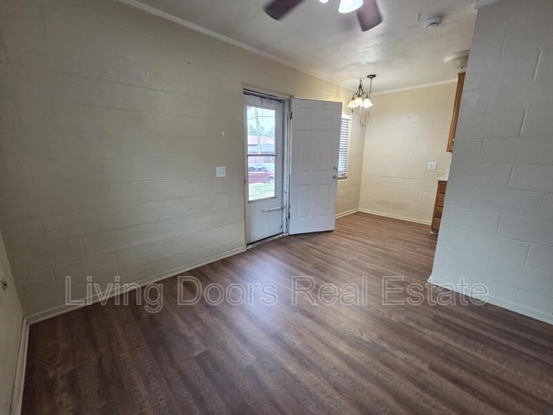 4119 S 46th St - Photo 7 of 8