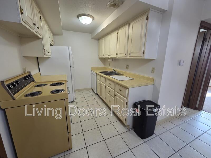 814 S 18th St - Photo 2 of 6