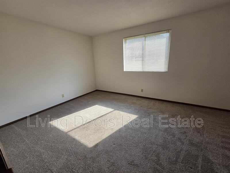 814 S 18th St - Photo 4 of 6