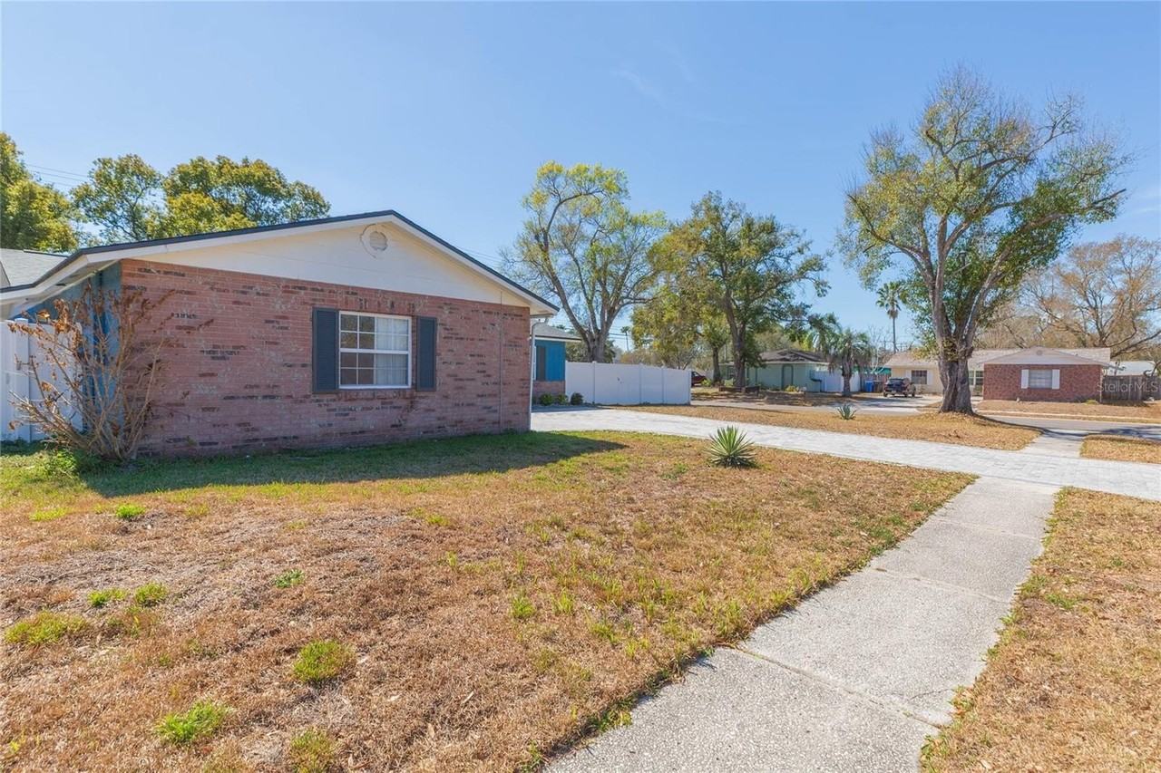 2307 Lincoln Ct - Photo 3 of 35