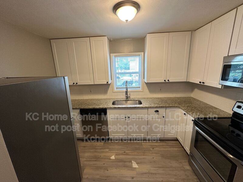 207 E Brown St - Photo 5 of 28