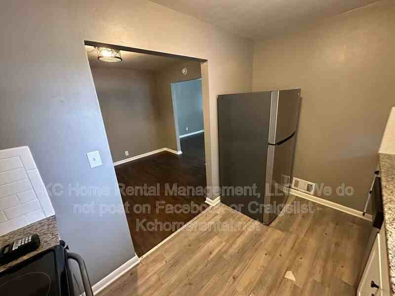 207 E Brown St - Photo 6 of 28