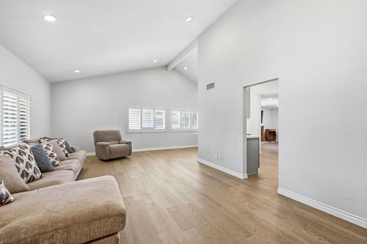 1715 Dewayne Ave - Photo 4 of 48