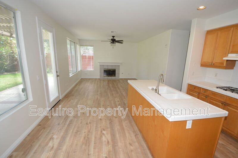 658 Avenida Valencia - Photo 7 of 23