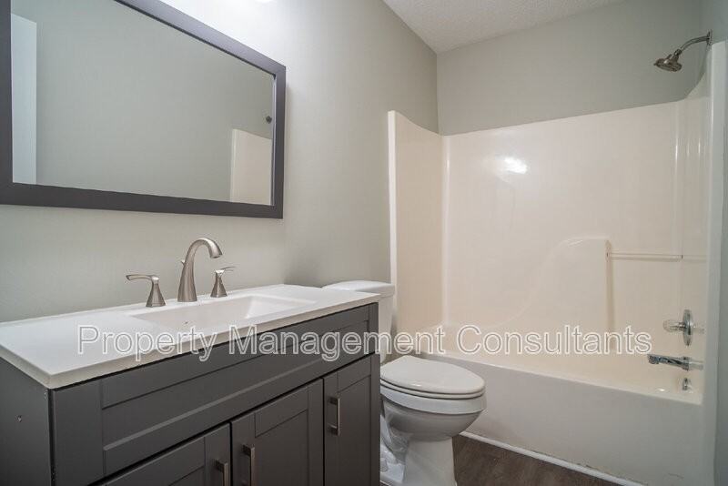 107 Ann Bradley Dr - Photo 7 of 18