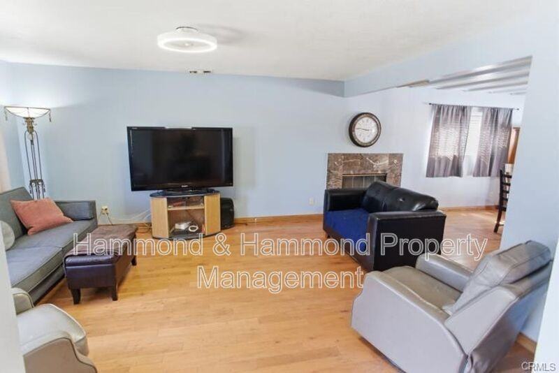 20247 Parthenia St - Photo 3 of 16