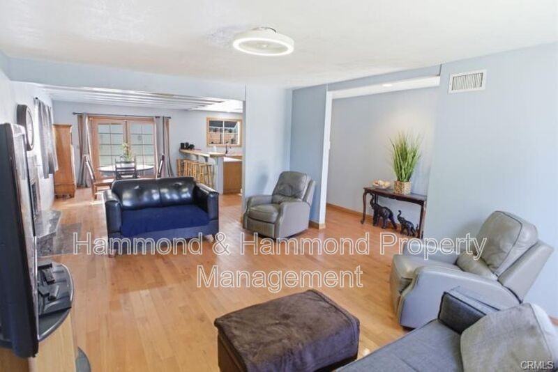 20247 Parthenia St - Photo 4 of 16