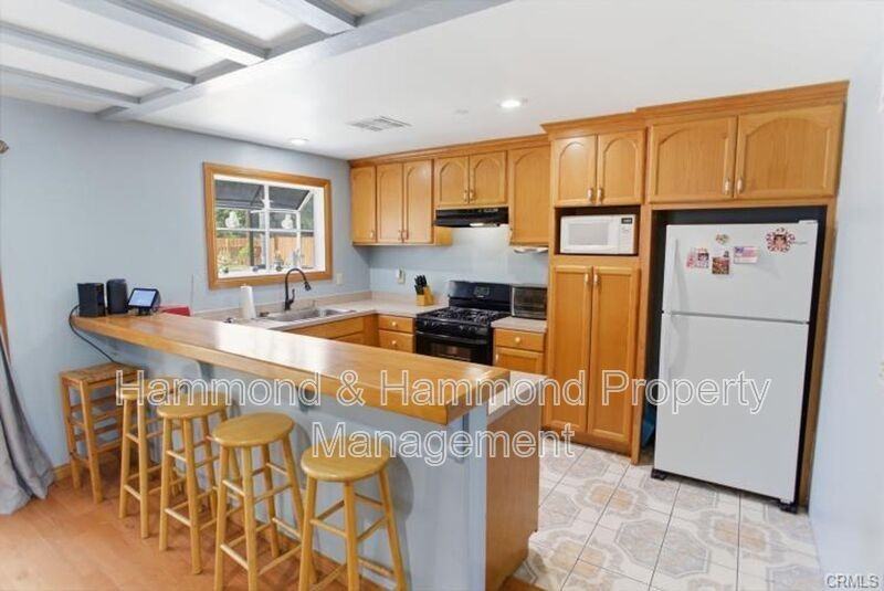 20247 Parthenia St - Photo 7 of 16