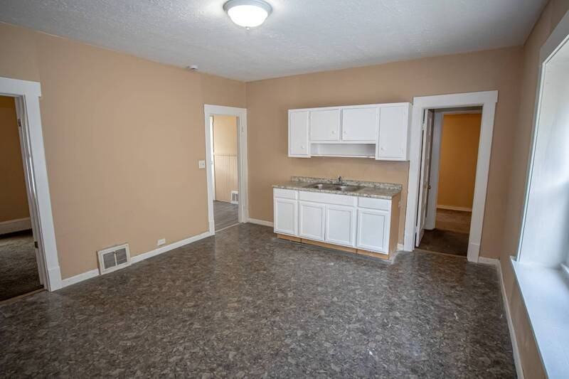 6913 Clement Ave - Photo 2 of 9