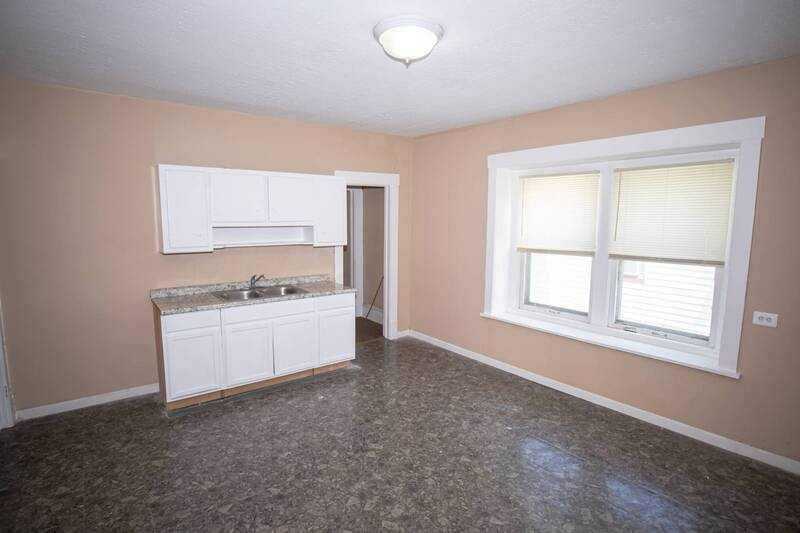 6913 Clement Ave - Photo 3 of 9