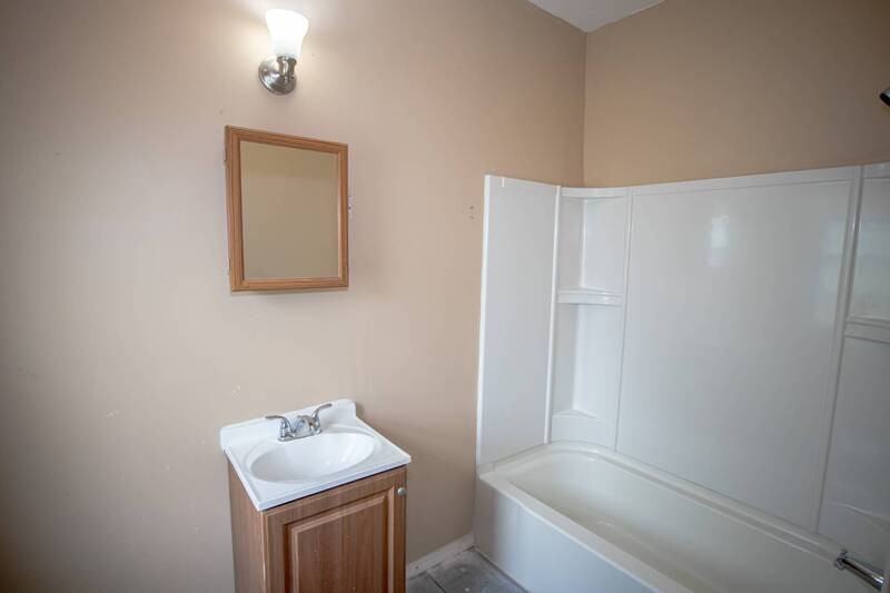 6913 Clement Ave - Photo 4 of 9