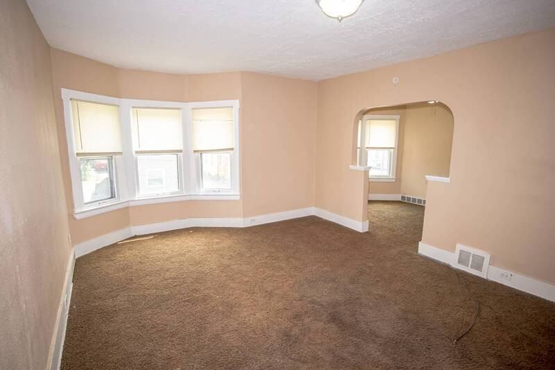6913 Clement Ave - Photo 6 of 9