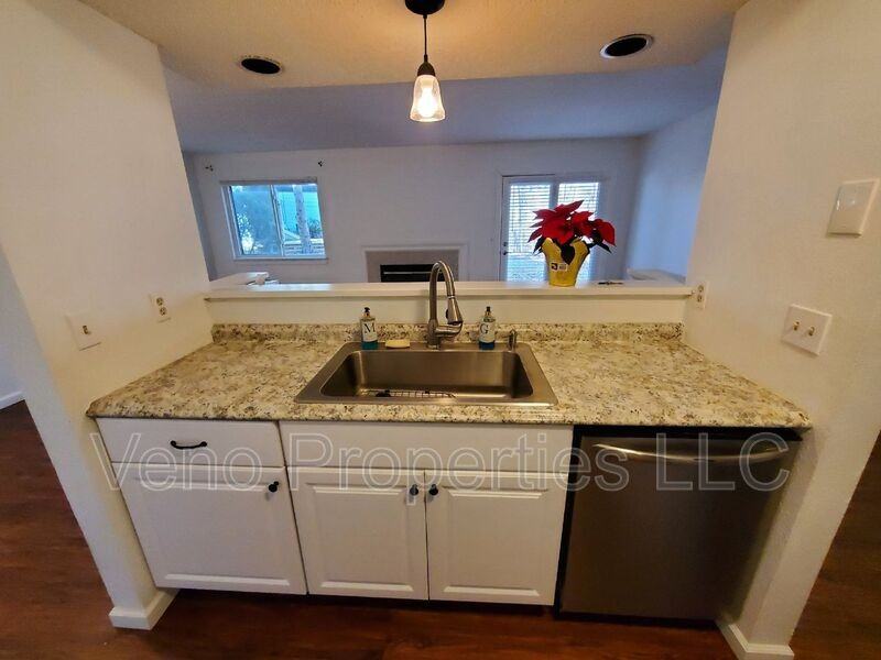 111 Yorktown Dr - Photo 3 of 28