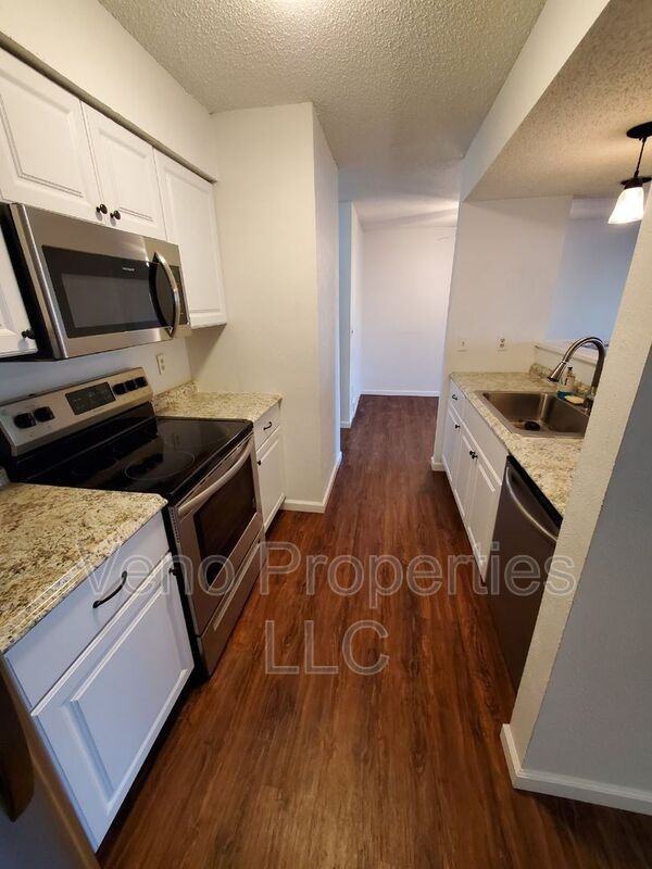 111 Yorktown Dr - Photo 4 of 28