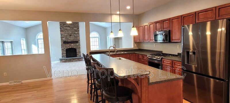 2057 Rowley Rd - Photo 6 of 50