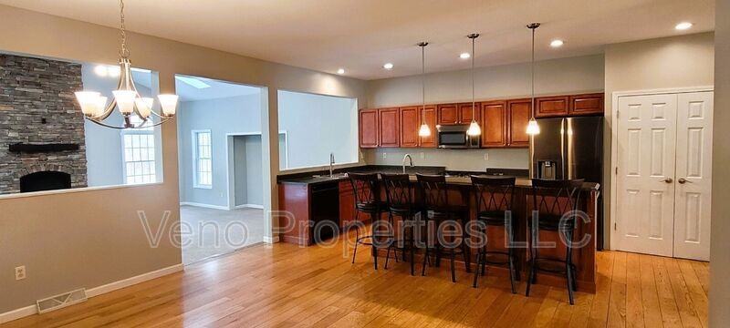 2057 Rowley Rd - Photo 7 of 50
