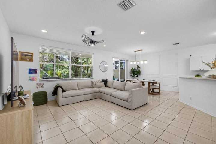 9181 Villa Palma Lane - Photo 5 of 7