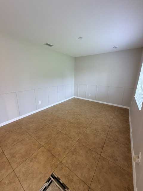 535 Meadow Rd - Photo 3 of 18