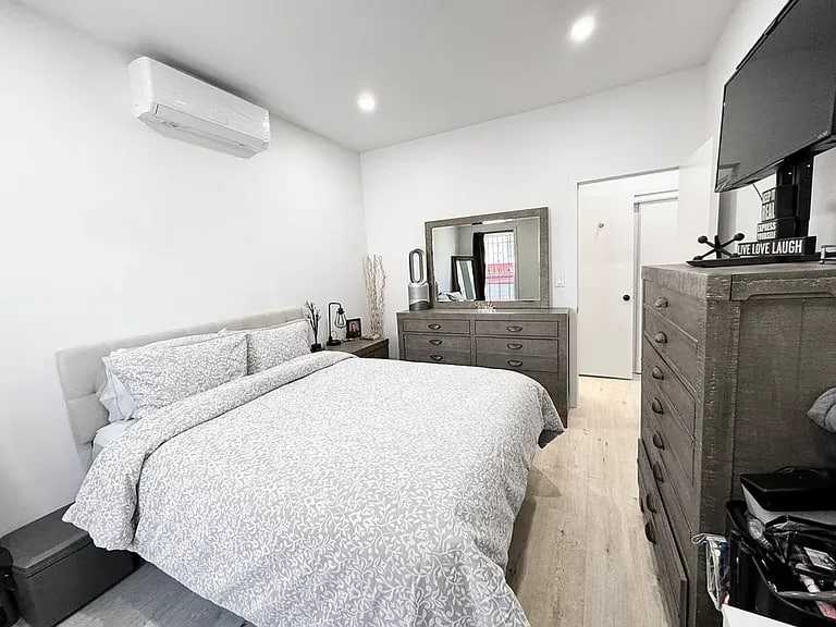 1720 Summerfield St #2E - Photo 3 of 5