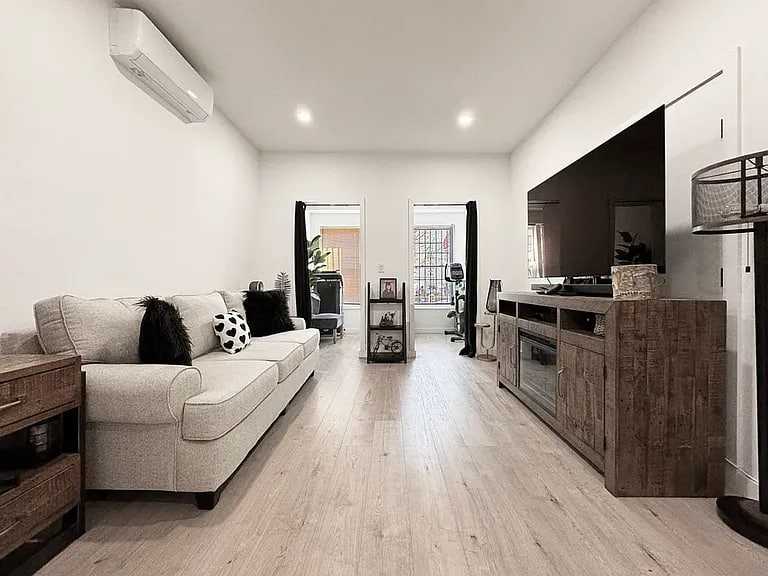 1720 Summerfield St #2E - Photo 4 of 5