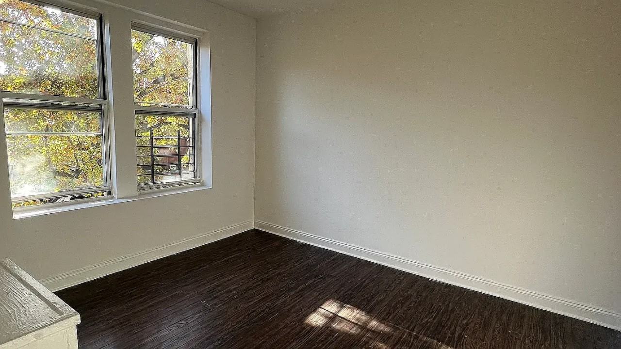 2466 29th St #29G - Photo 2 of 4