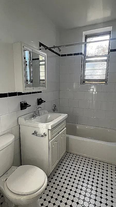 2466 29th St #29G - Photo 3 of 4